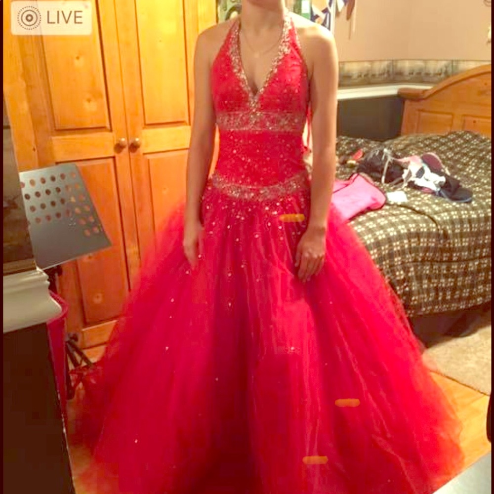 Red gown Sz 4 ! Beautiful  with many stones.